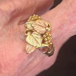 Vintage 10K Black Hills Gold Tri-Colored Vine Leaf Design Ring - Size 8-1/2